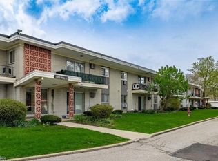 1390 Golden Gate Blvd APT E105, Mayfield Heights, OH 44124