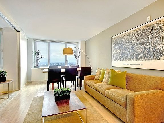 4th image of 322 West 57th #50f