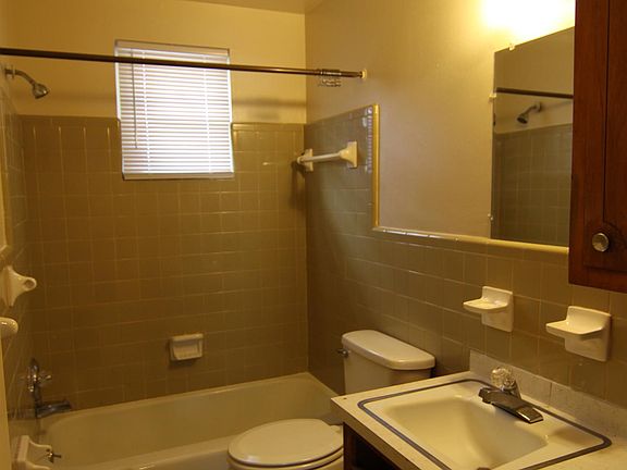 5th image of 206 Walnut St Ste A