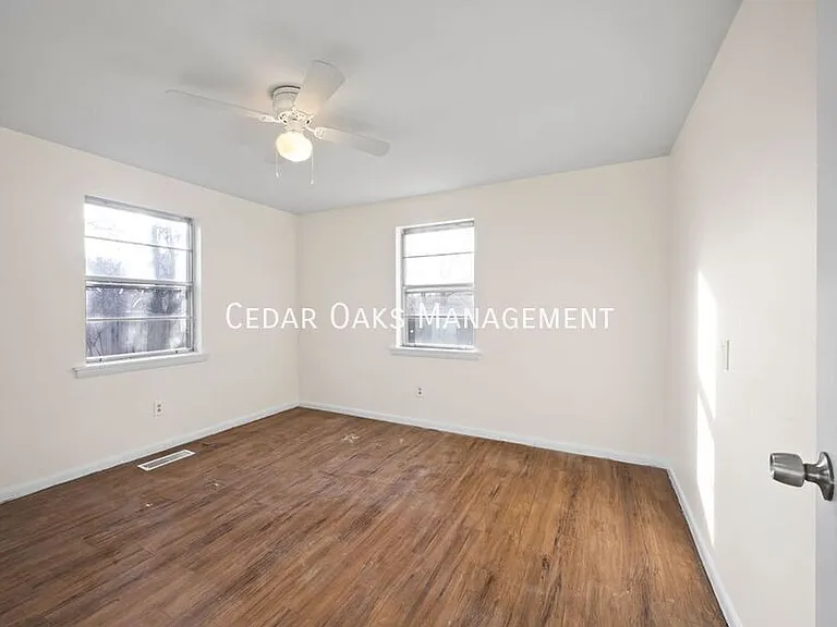 1935 E Lee St — Photo 9