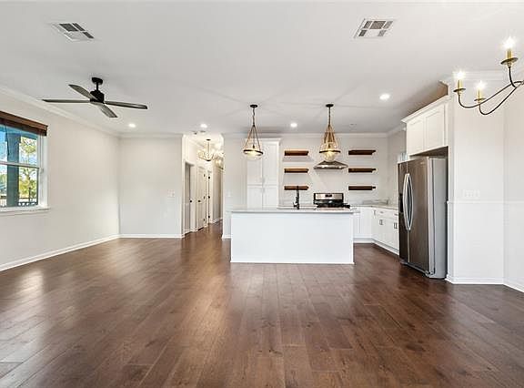 4th image of 4209 Duplessis St