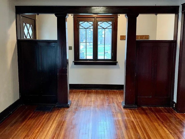 1336 W Jefferson Blvd — Photo 8