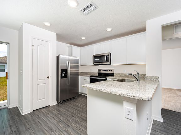 The kitchen comes with a full suite of stainless steel appliances!