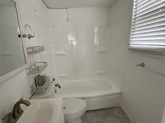 5th image of 1356-1376 Zephyr St #1356