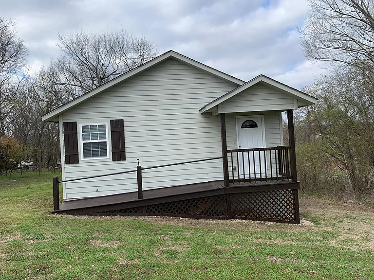 904 Sheryl St — Photo 14