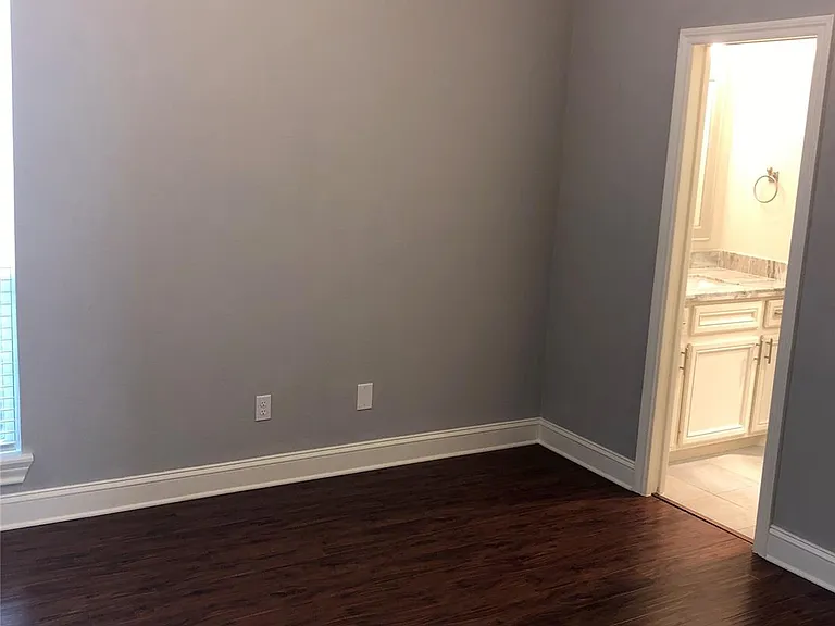 10310 Chevy Chase Dr — Photo 30