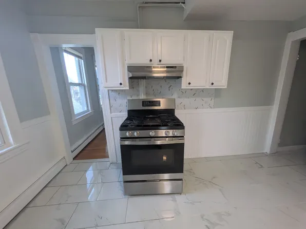 479 Putnam St #O3r, Bridgeport, CT 06608