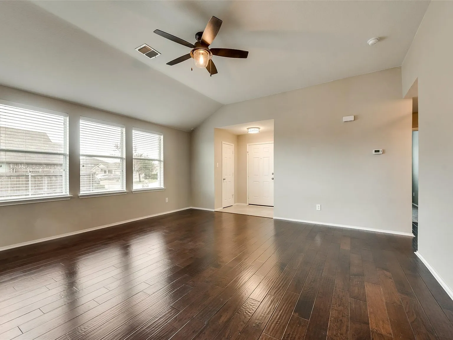 3 bed, 1494 sqft, $1,900 — Photo 4