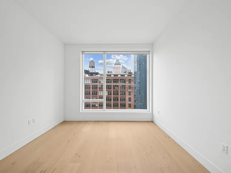 312 W 43rd St #16H — Photo 2