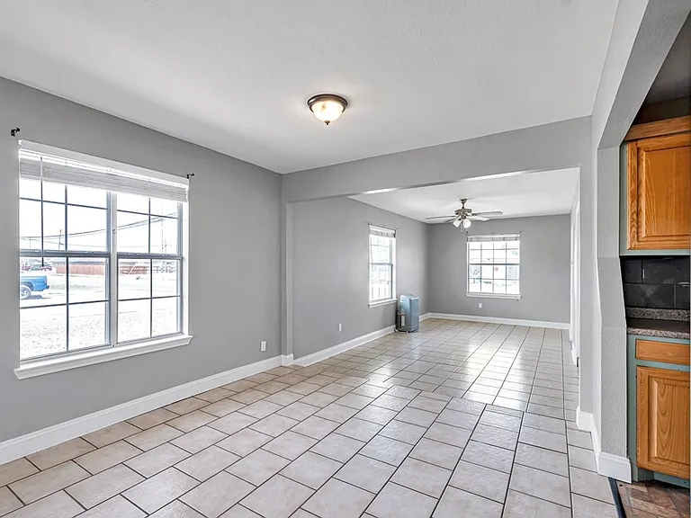 1710 N Weatherford St — Photo 17