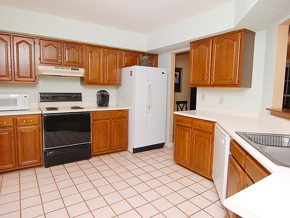 Kitchen opens to Great Rm