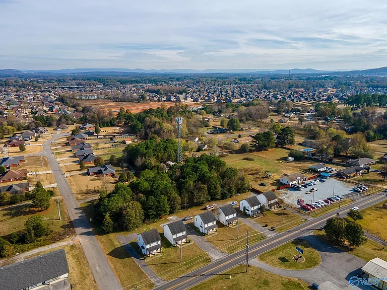 6975 Wall Triana Hwy — Photo 35