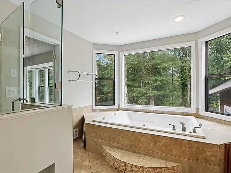 270 Saint Simons Cv — Photo 12