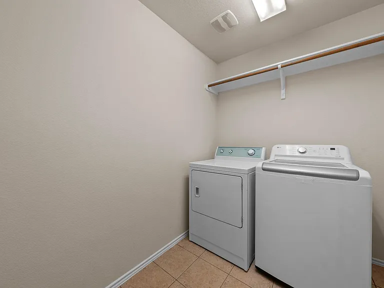 9424 Castle Pines Dr — Photo 26