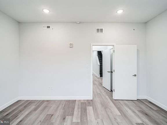5th image of 2212 N Marshall St Unit 3