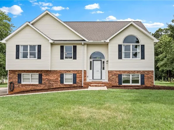 221 Saura Ct, King, NC 27021