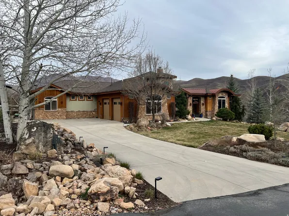 47 S Meadow Dr, Springville, UT 84663