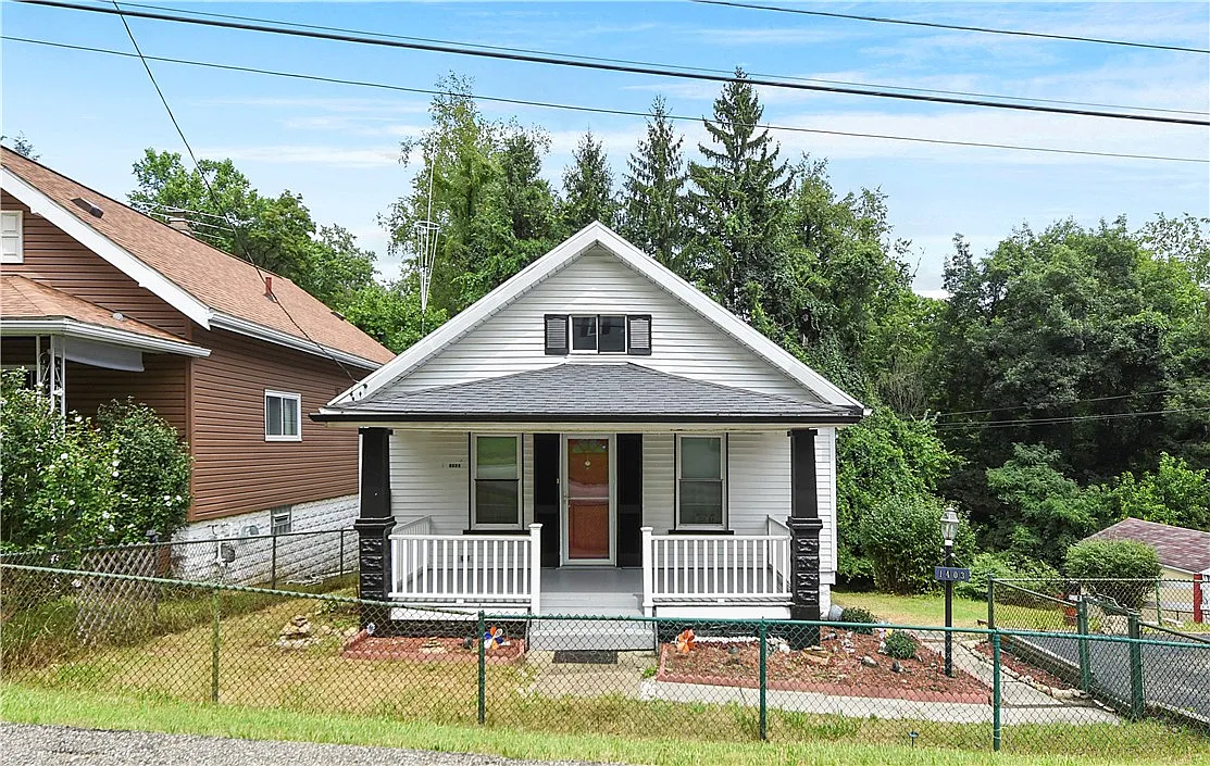 1403 Herbert St photo 1