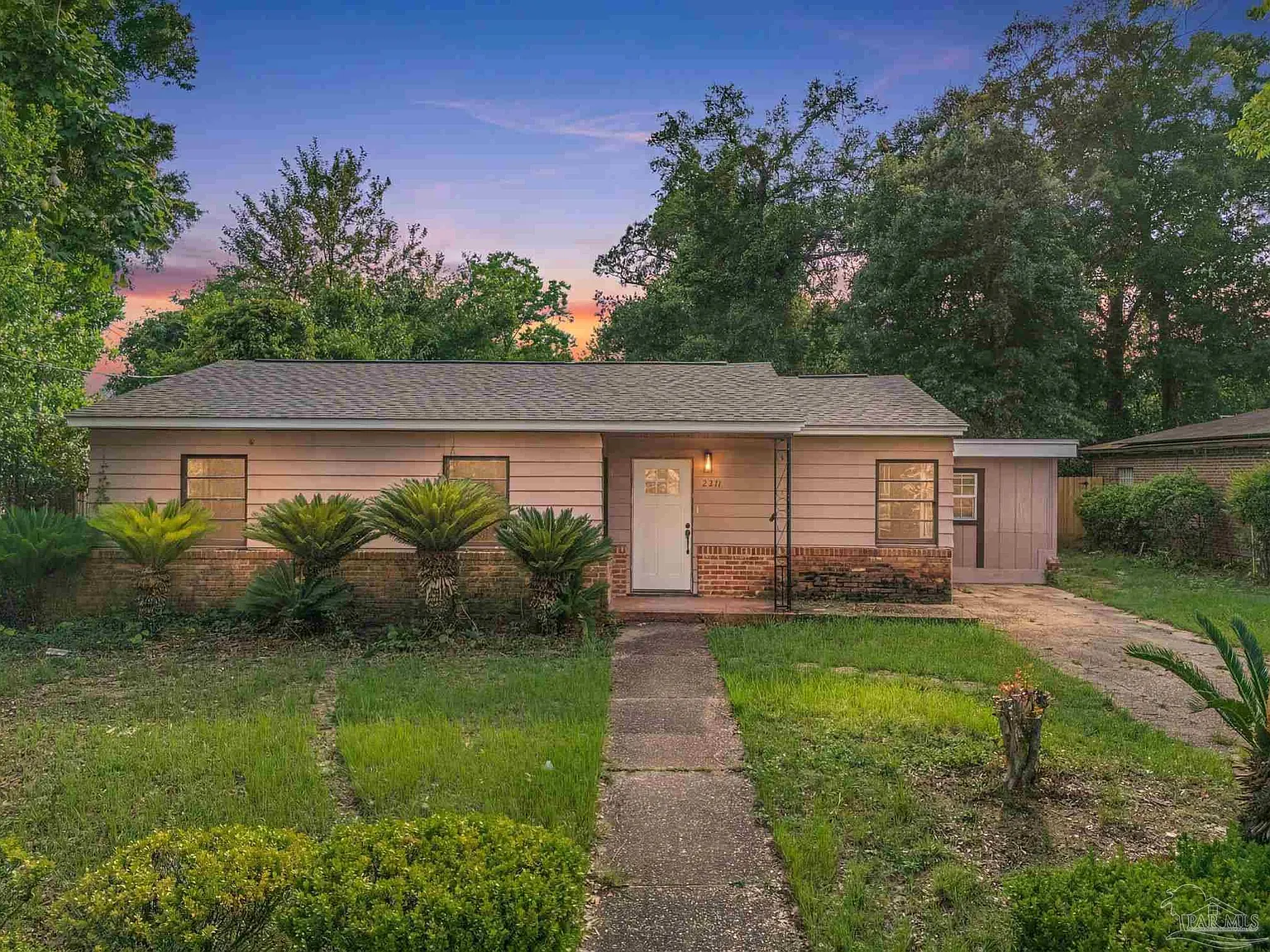 4 bed, 1.5 bath, 1518 sqft, $1,950 — Photo 1