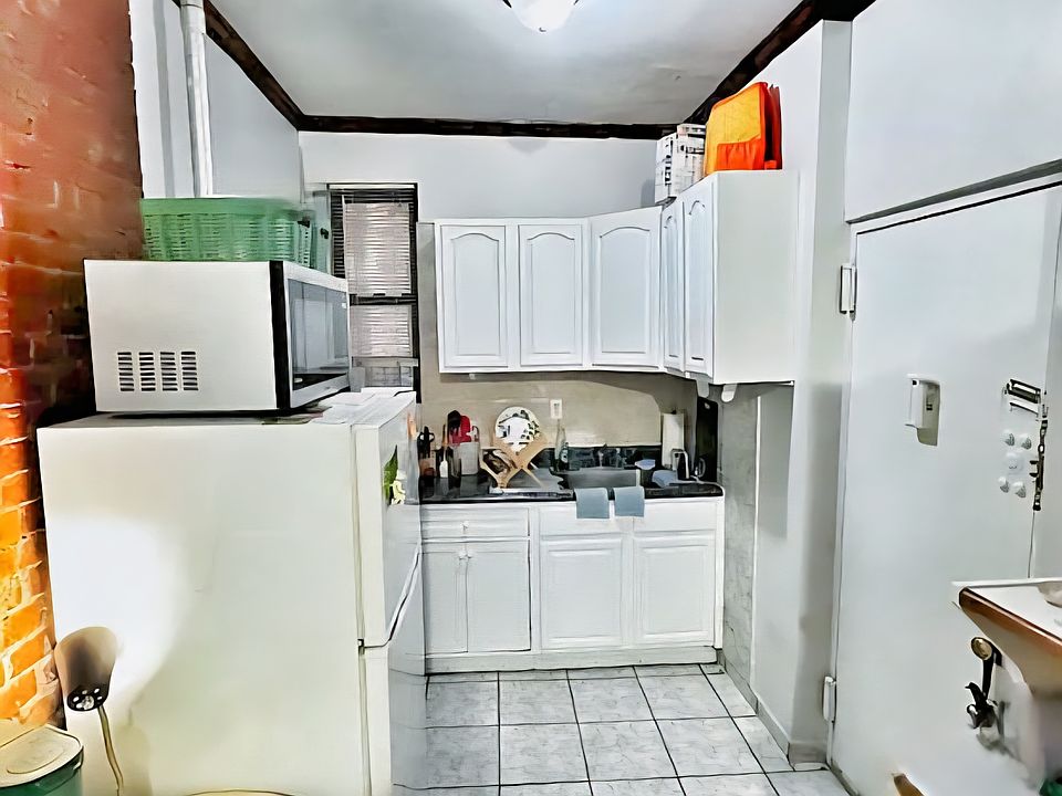 2nd image of 506 9th Ave APT 2RS