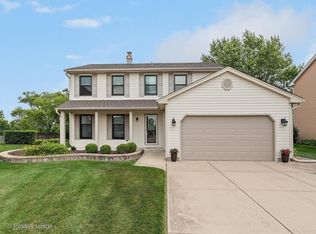819 Pheasant Walk Dr, Schaumburg, IL 60193