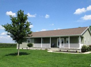 2152 Finch Ln, Louisville, IL 62858