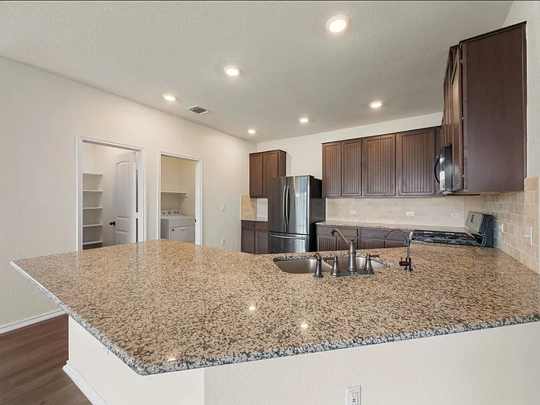 136 Vickers St — Photo 13
