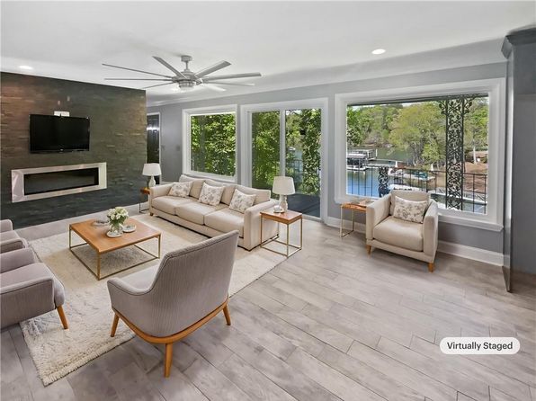 6095 Blackberry Ln, Buford, GA 30518