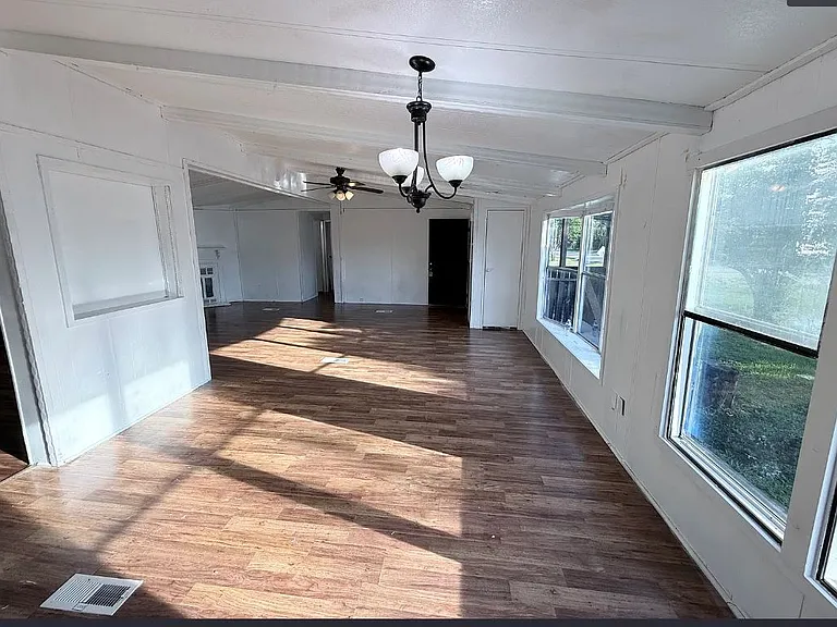111 King Rd — Photo 14
