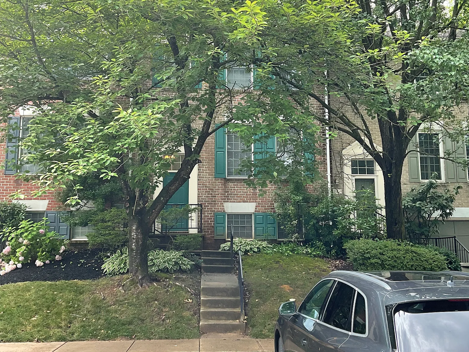 28 Tenby Ct — Photo 2