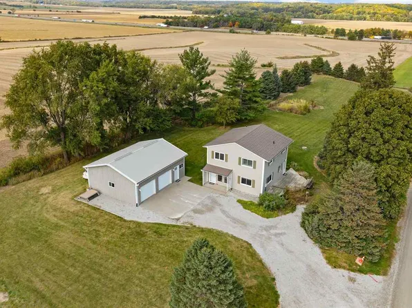 3375 Half Moon Ave SW, Tiffin, IA 52340