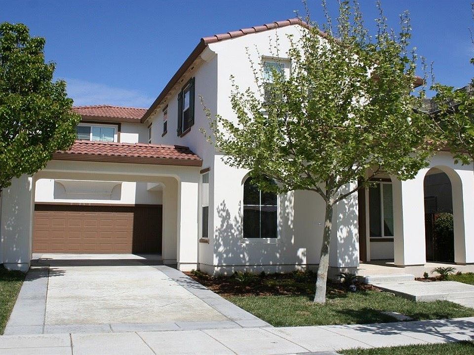2nd image of 113 E Legacy Dr