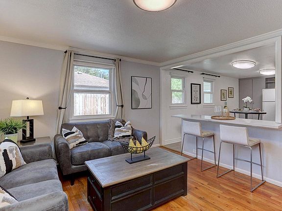 3rd image of 6940 W 55th Pl
