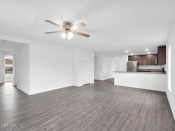 5th image of 8669 Newnan Lake Dr