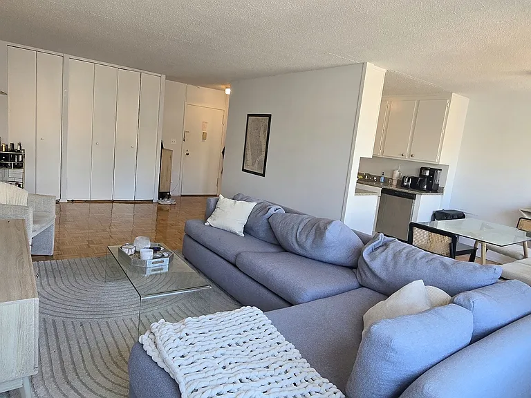 401 2nd Ave #22G — Photo 2