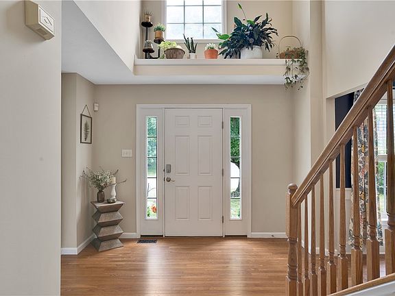 3rd image of 254 Gary Dr