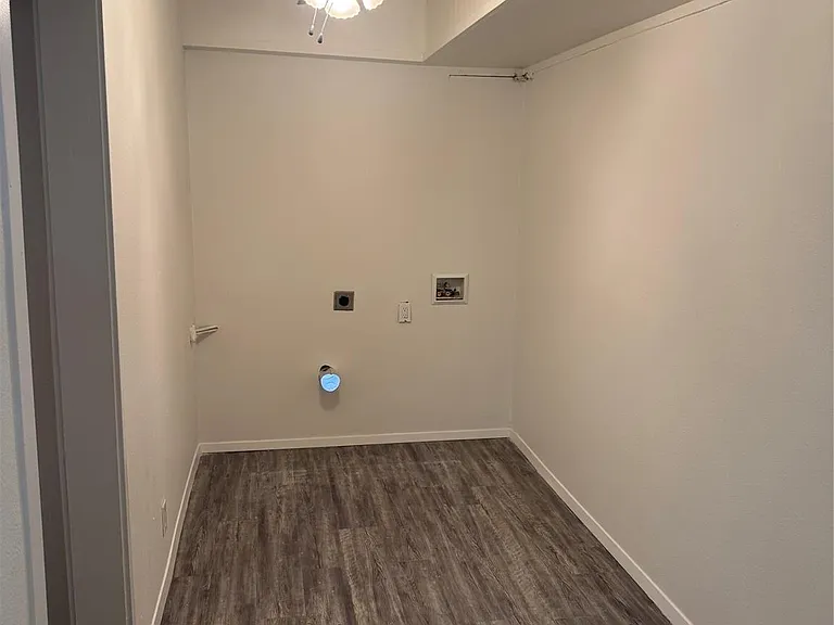 935 Creager St — Photo 8