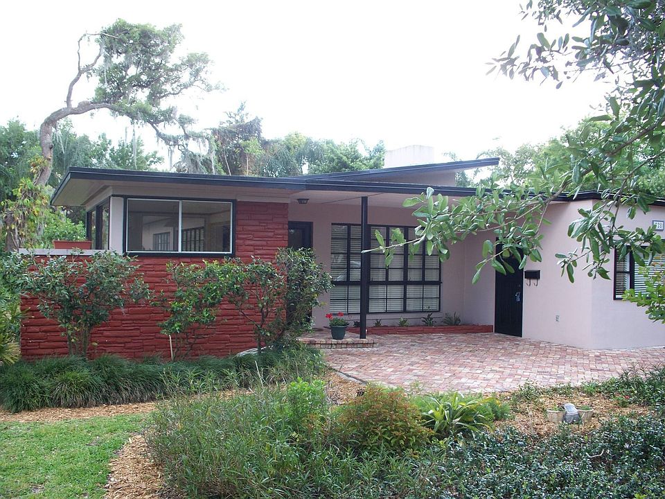 Front of the house 