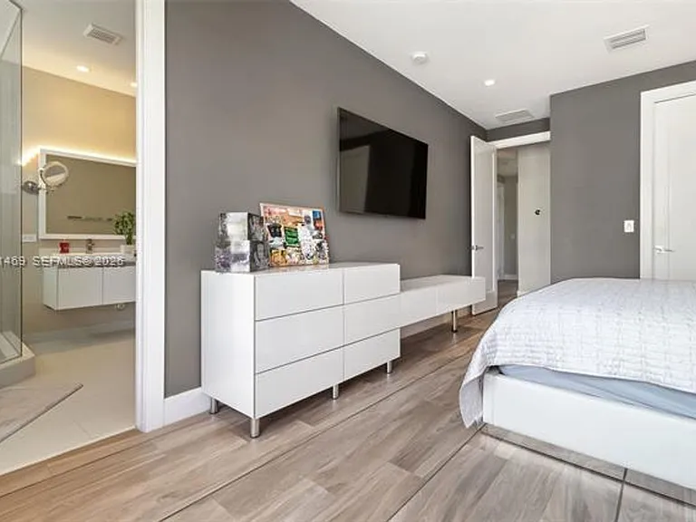 6306 NW 104th Path #Townhouse 6306 — Photo 9