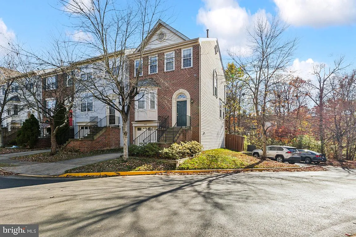 3 bed, 4.0 bath, 2168 sqft, $3,100 — Photo 3