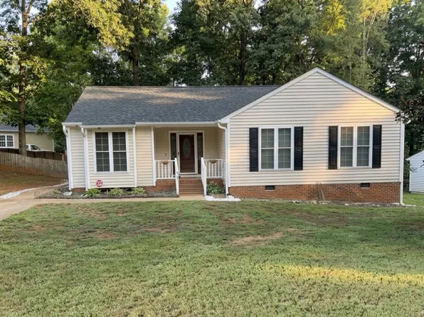 301 Round About Rd, Holly Springs, NC 27540