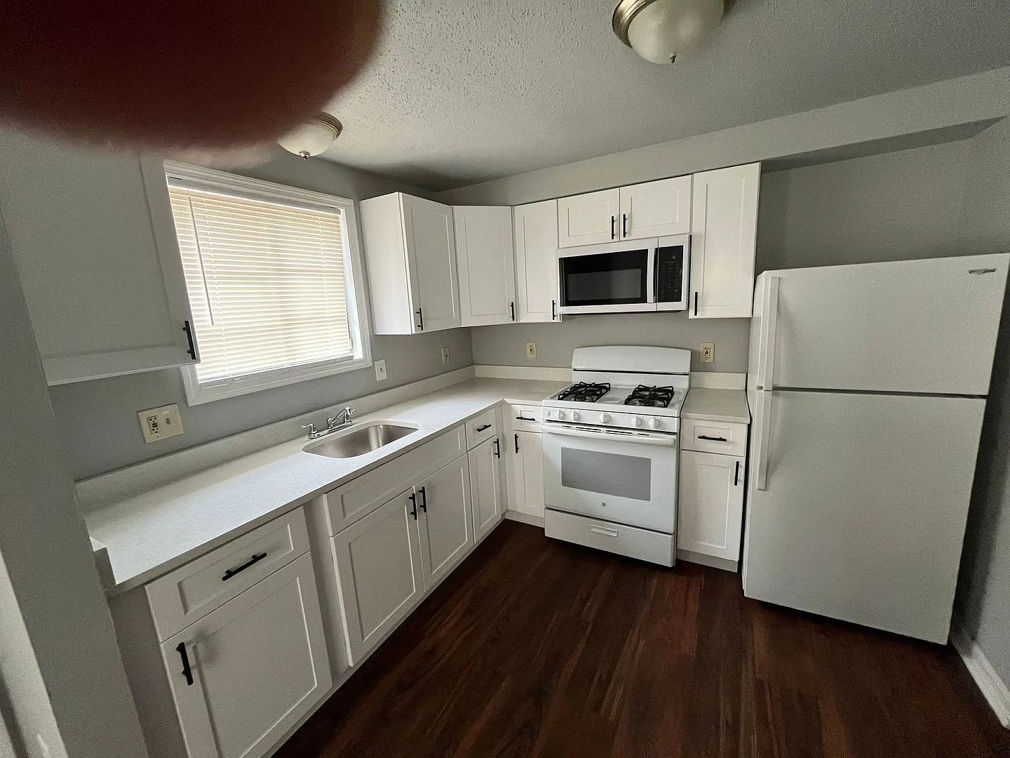 Spacious 3-Bedroom Townhome Newly Renovated & Move-In Ready! ** Voucher Holders Only** — Photo 1