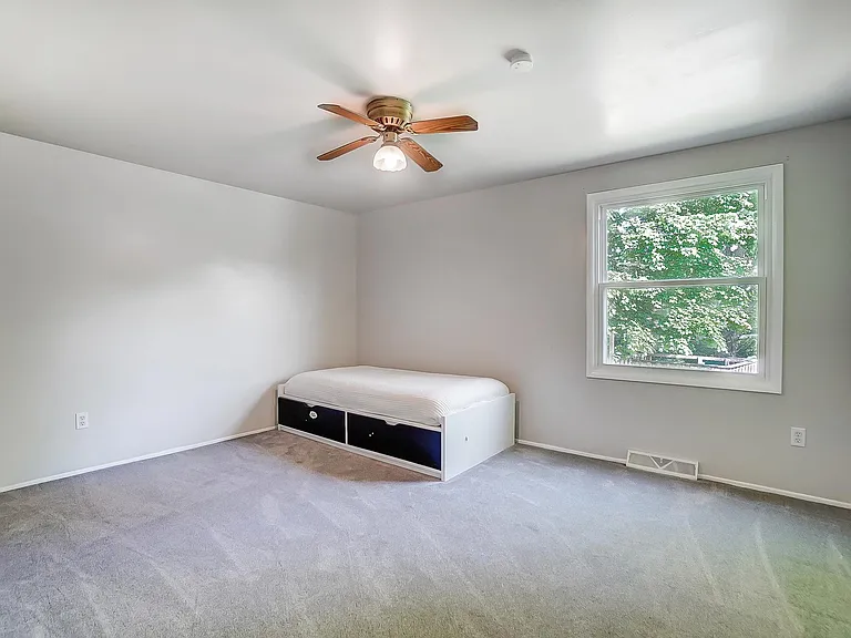 4216 Silver Oak St — Photo 32