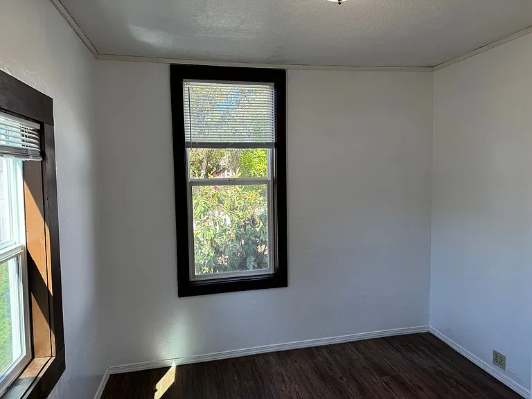 1606 Ash Ave — Photo 7