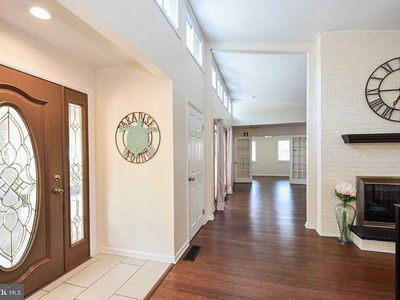 5th image of 1701 Country Club Dr