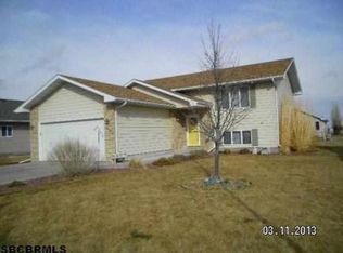 980 6th St, Gering, NE 69341