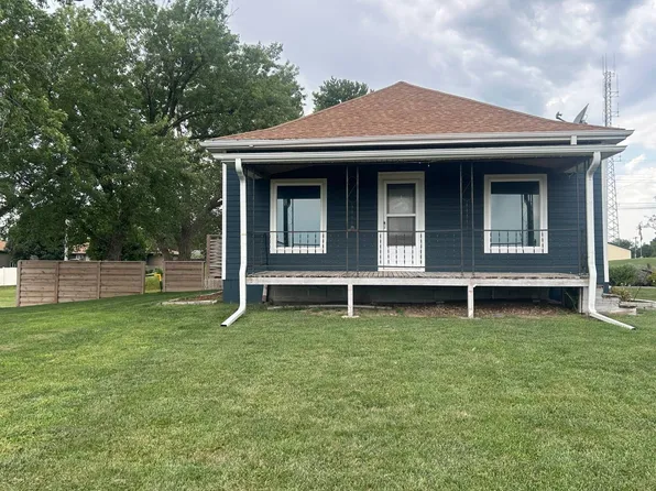 202 S Center St, Clay Center, NE 68933