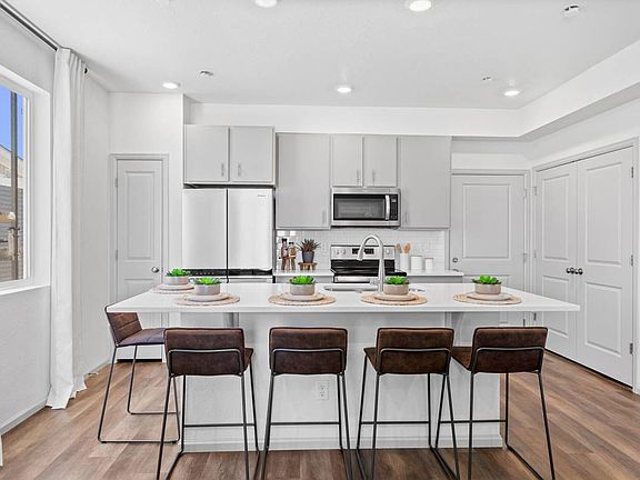 Crest Kitchen