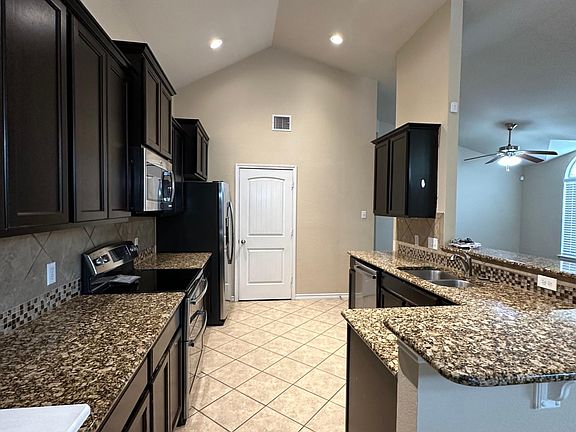 4th image of 3301 Vineyard Trl