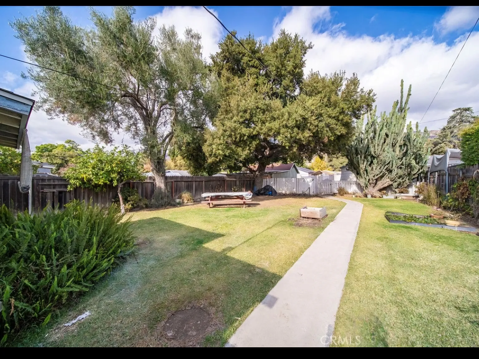 223 E Whitcomb Ave — Photo 2